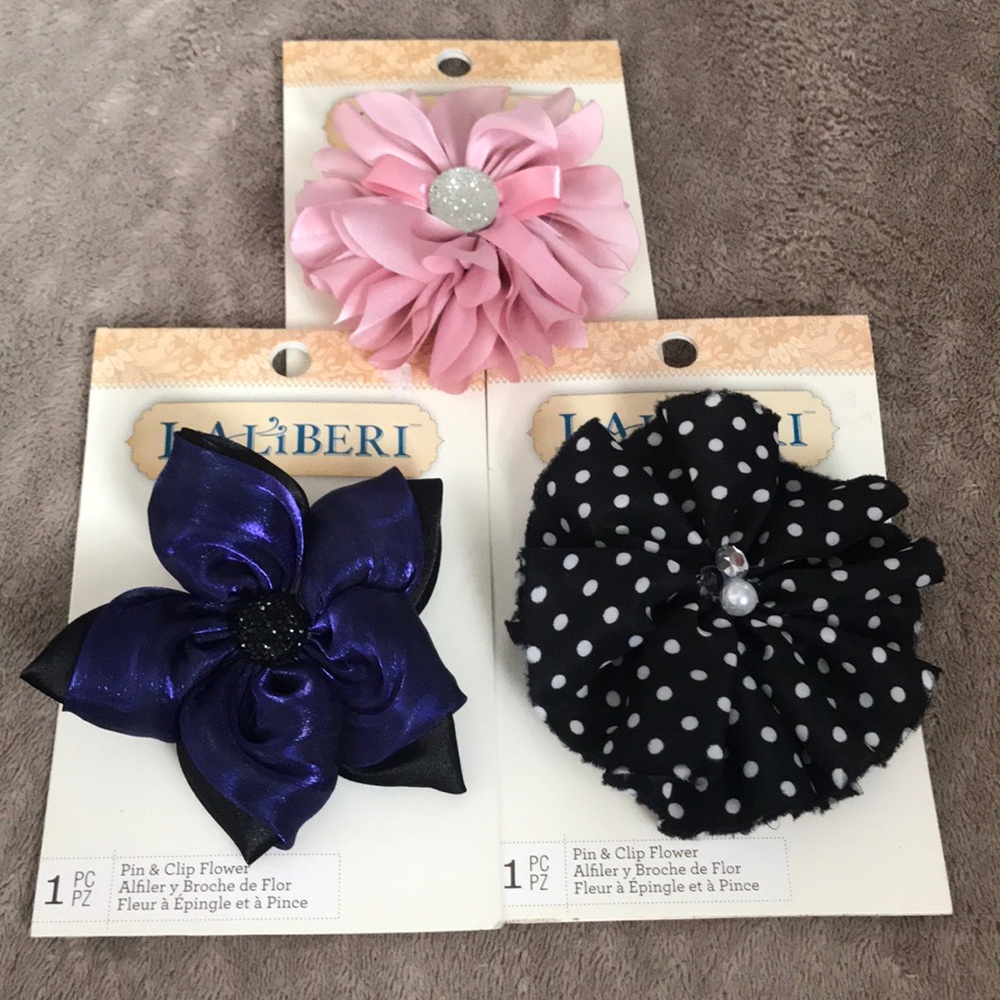 Flower Pin & Clip Lot of three flowers NWT